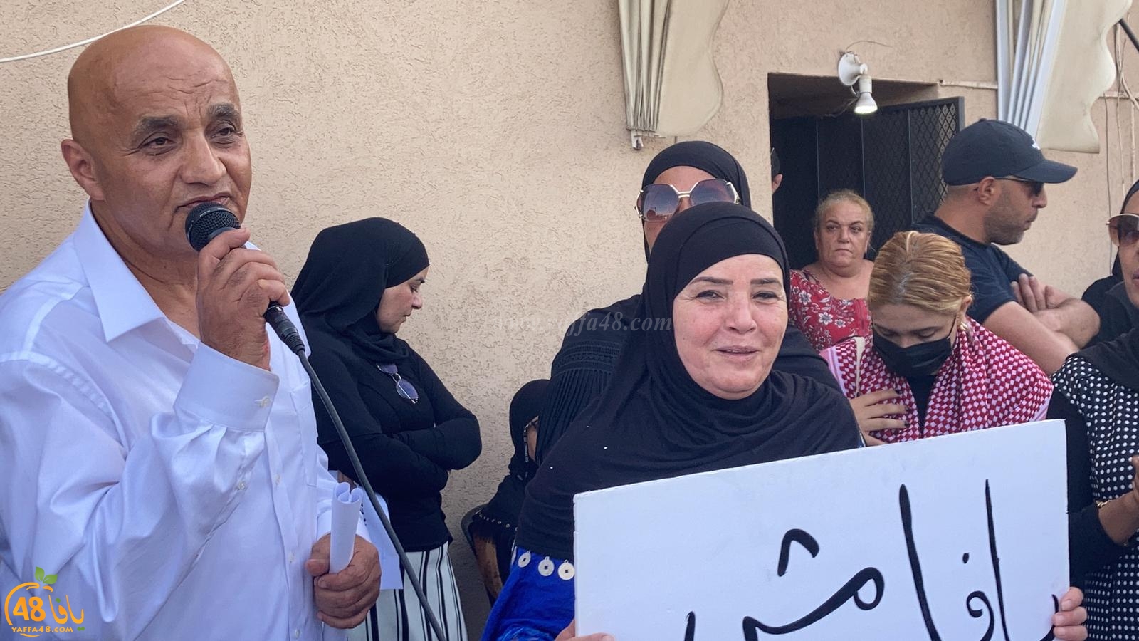 فيديو: وقفة تضامنية أمام منزل السيدة روضة أبو خاطر المهدد بالاخلاء بيافا 
